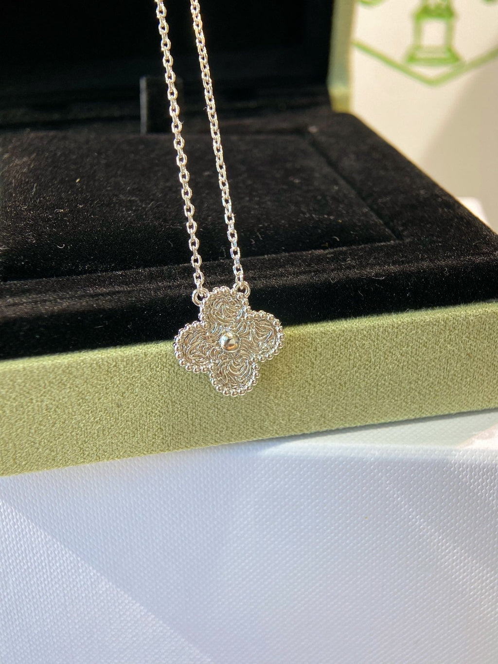 VCA Clover    The Lava Foil Necklace