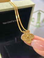 VCA Clover    The Lava Foil Necklace
