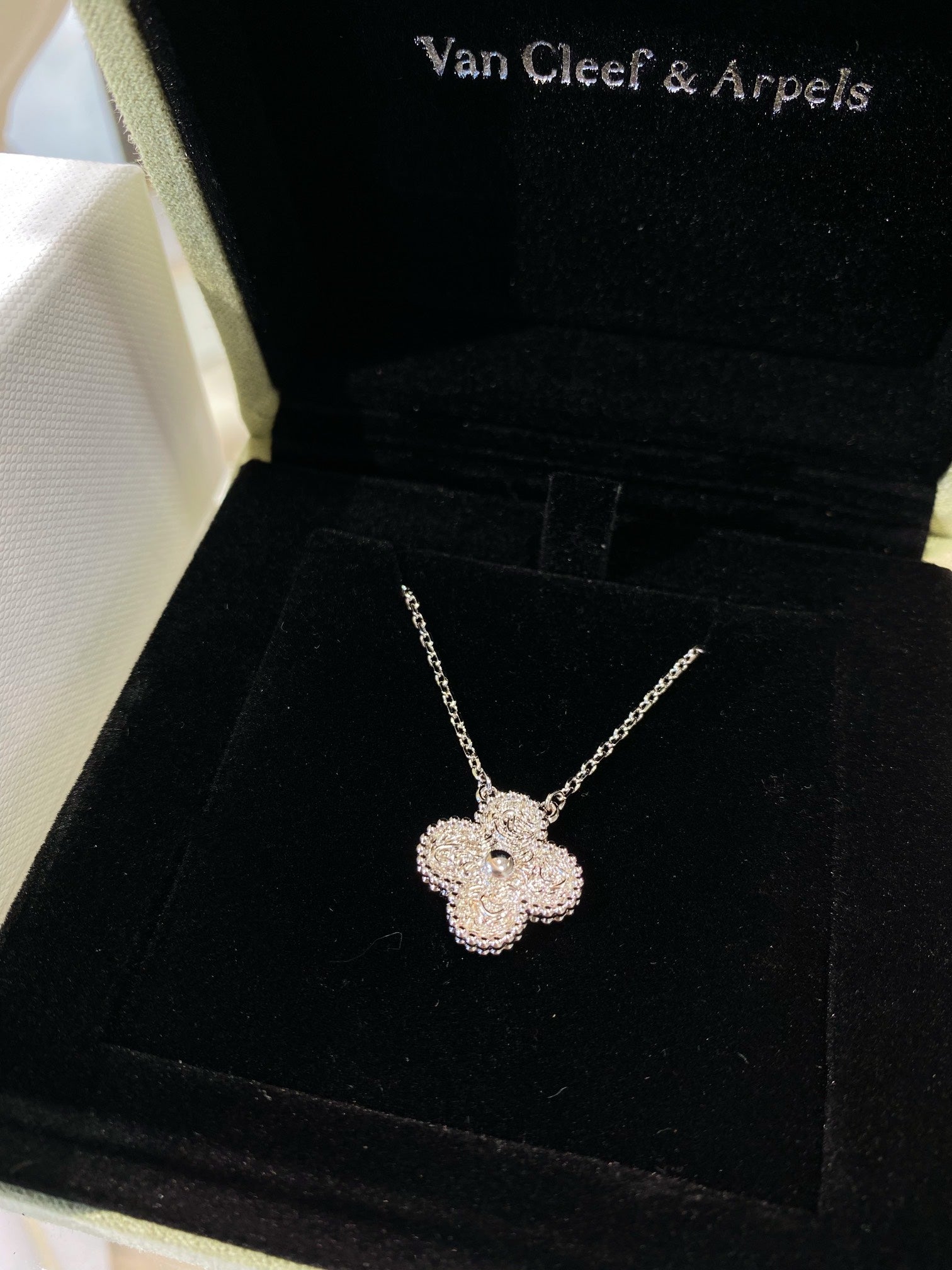 VCA Clover    The Lava Foil Necklace