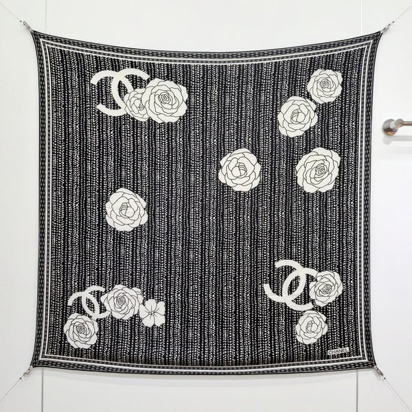 CC 25 Camellia Scarf 140CM Black Cashmere 293087