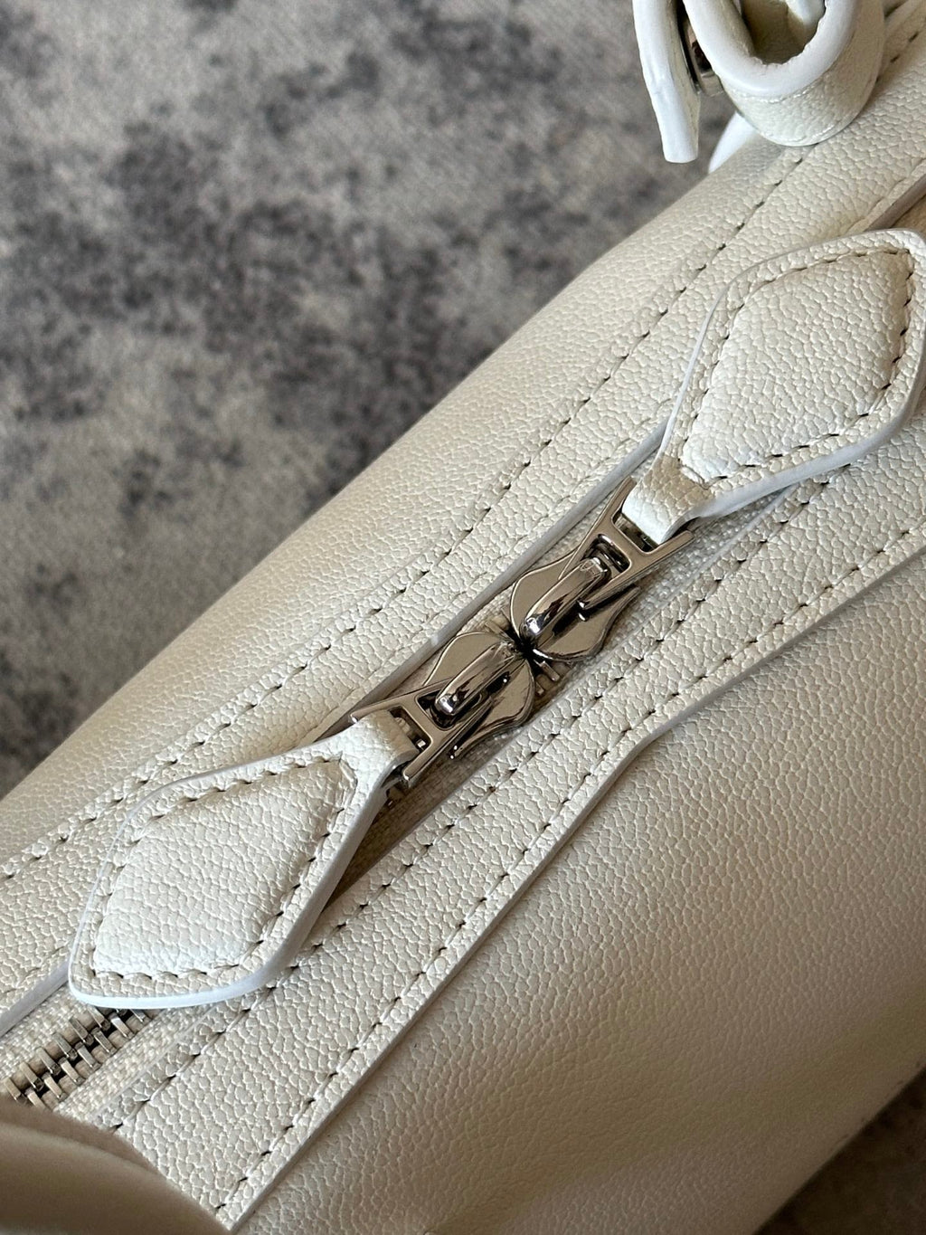 LE TECKEL SMALL BAG 27 IN WHITE GOATSKIN
