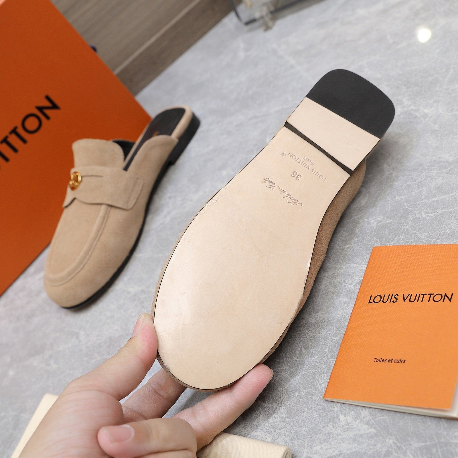 LV 26s Slippers Light Beige Suede 600811