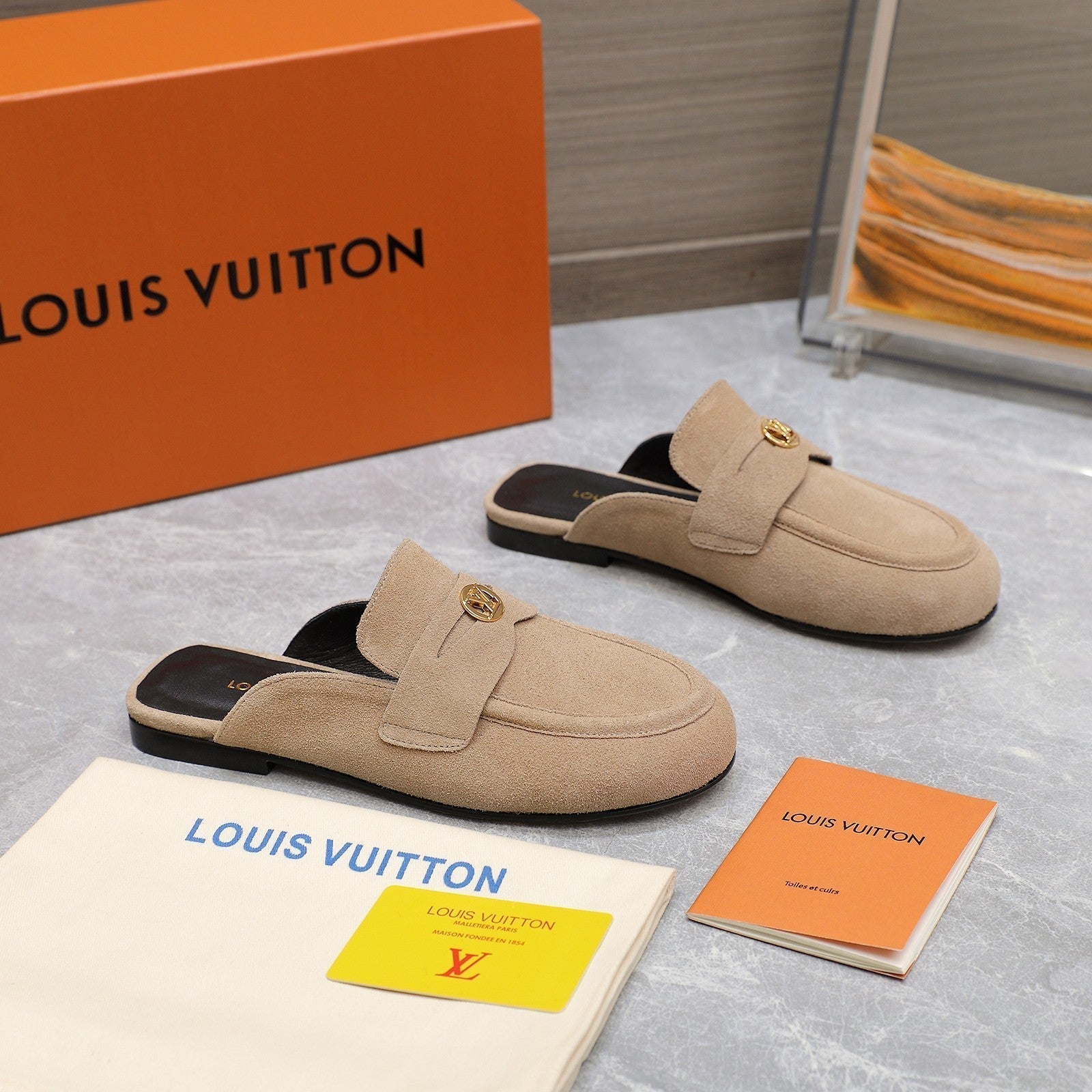 LV 26s Slippers Light Beige Suede 600811