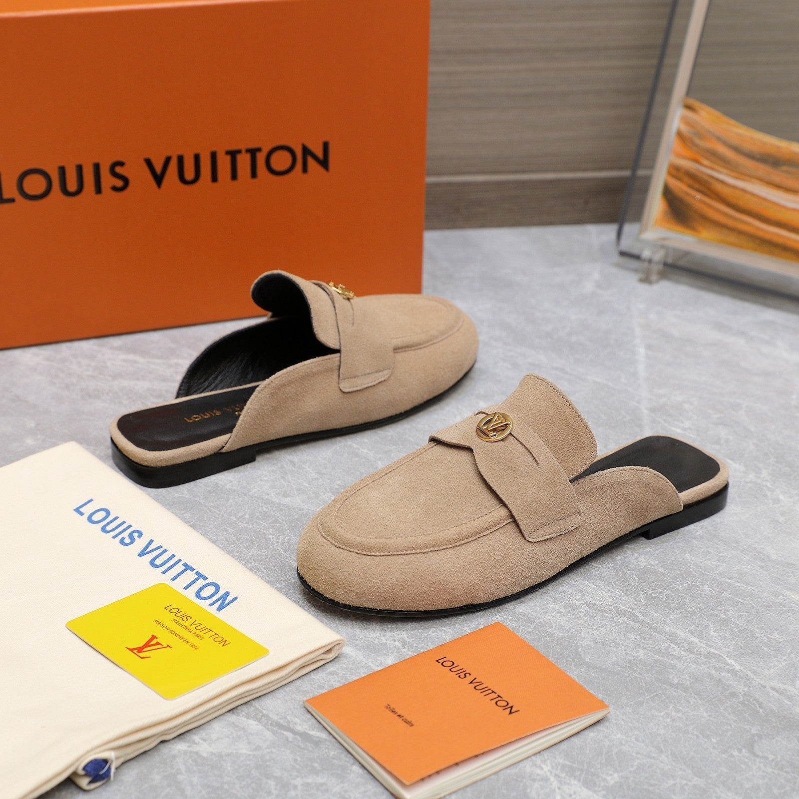 LV 26s Slippers Light Beige Suede 600811