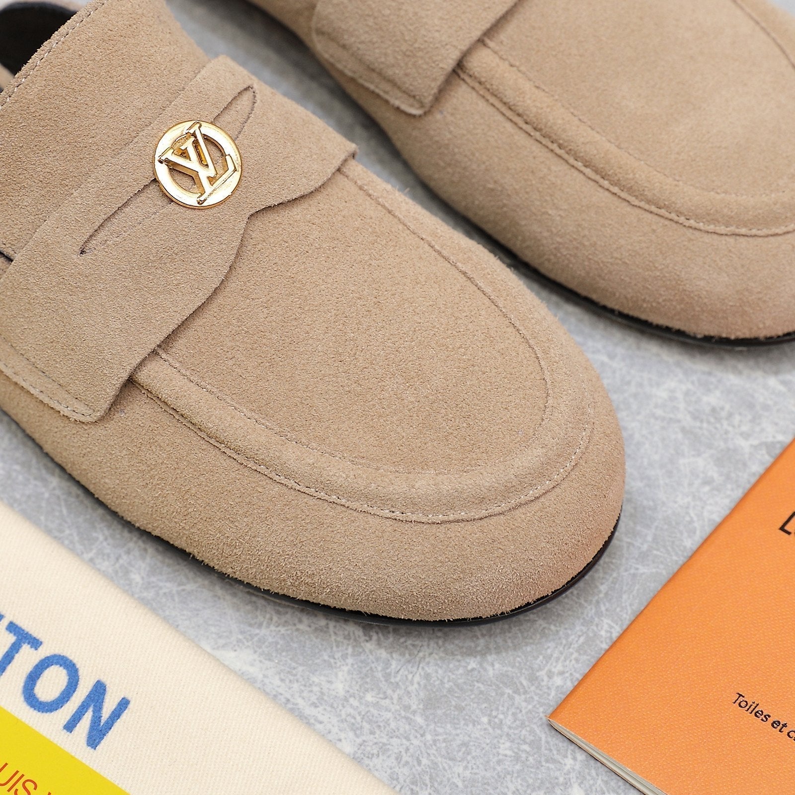 LV 26s Slippers Light Beige Suede 600811
