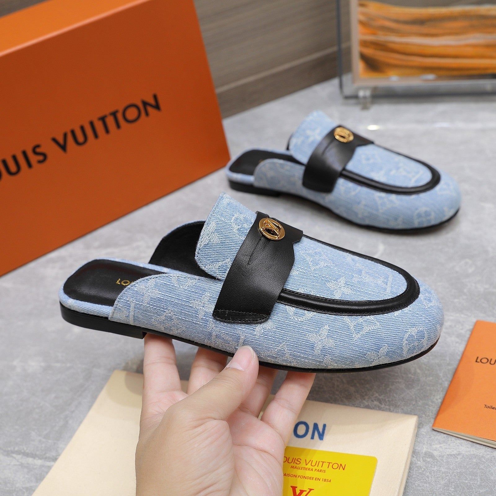 LV 26s Slippers Black Light Blue Monogram Denim 600813