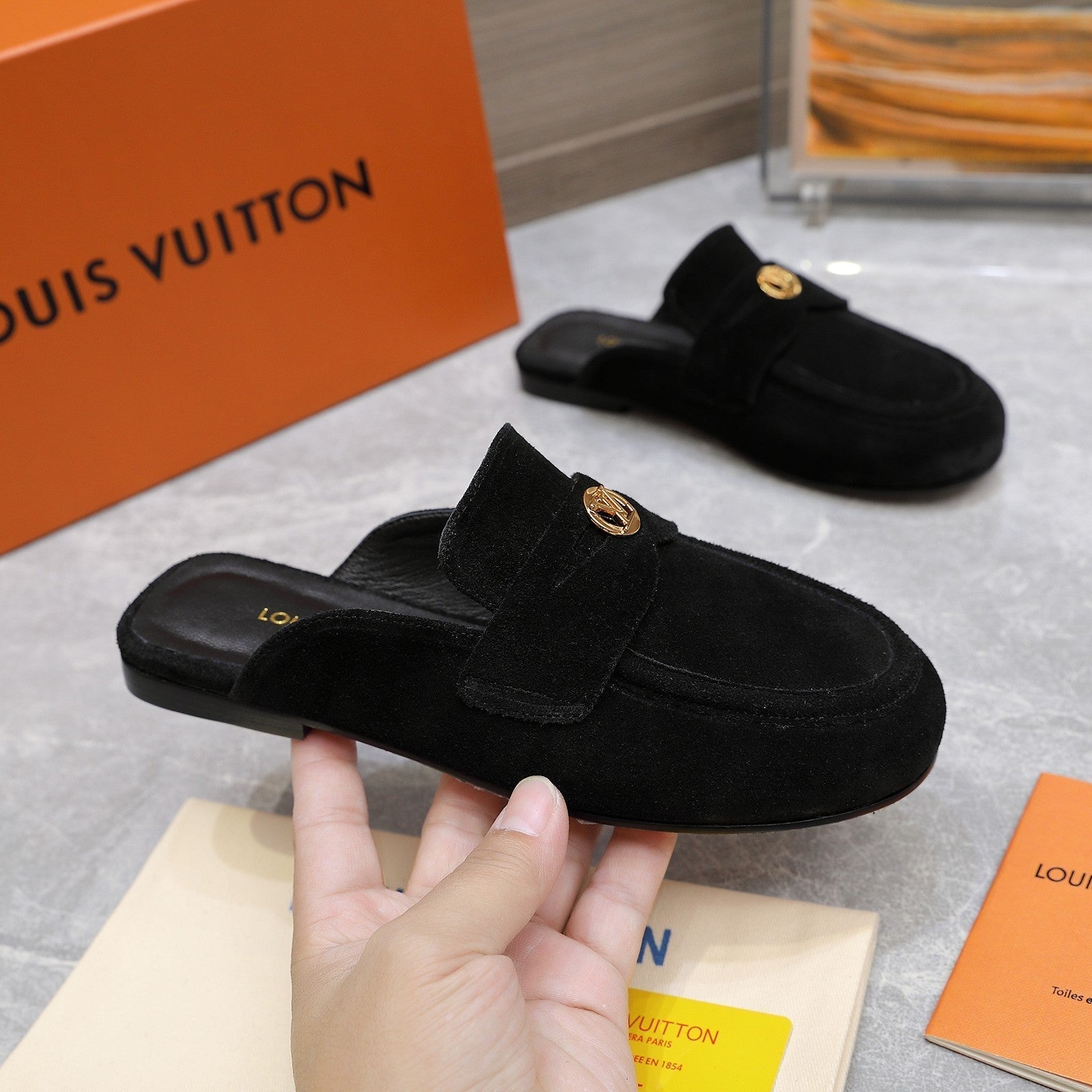 LV 26s Slippers Black Suede 600814