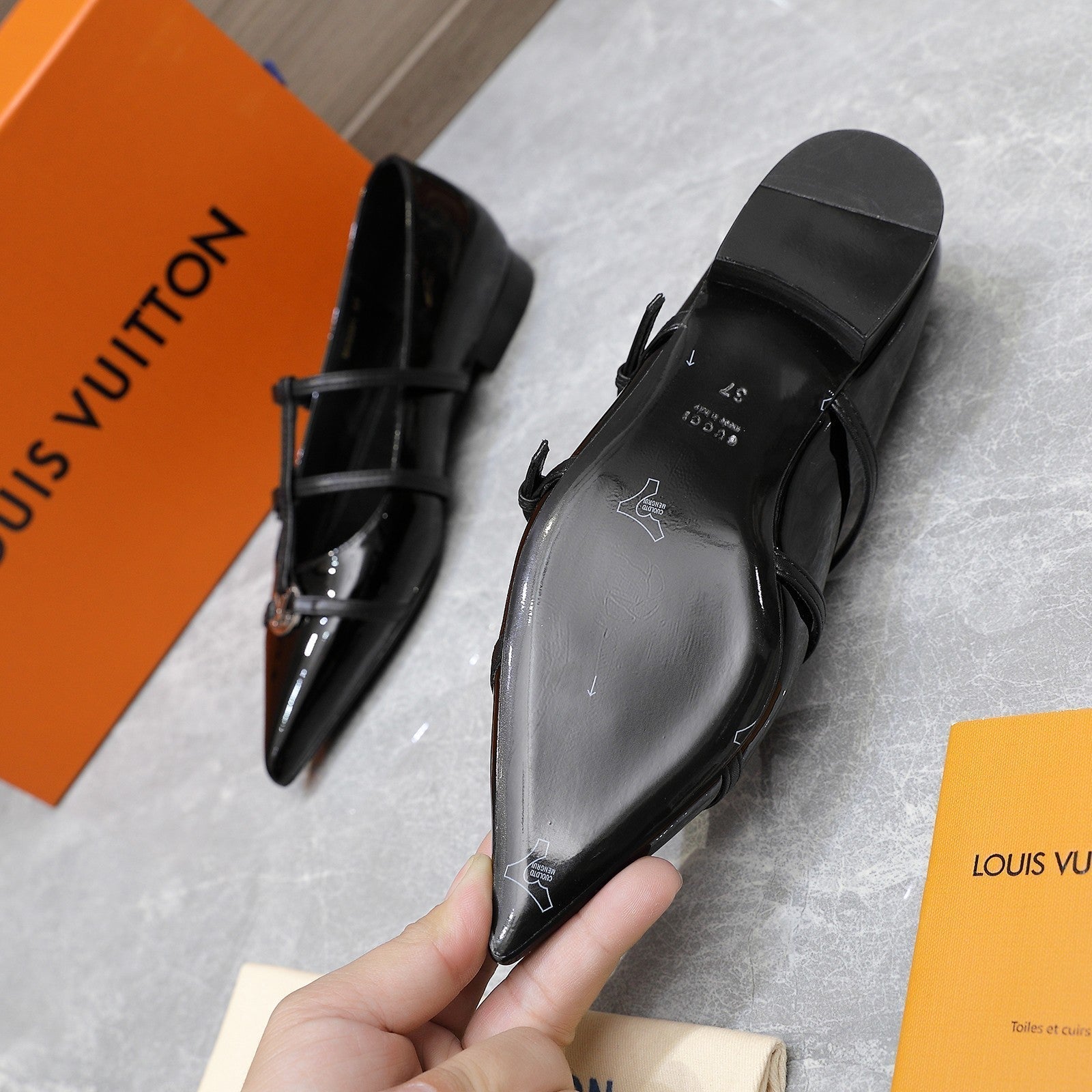 LV 6AM Flat Ballerina Black Patent Leather 601541