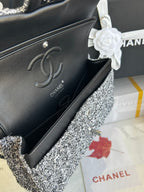 MEDIUM FLAP BAG 25 IN LIGHT GRAY TWEED SILVER HARDWARE