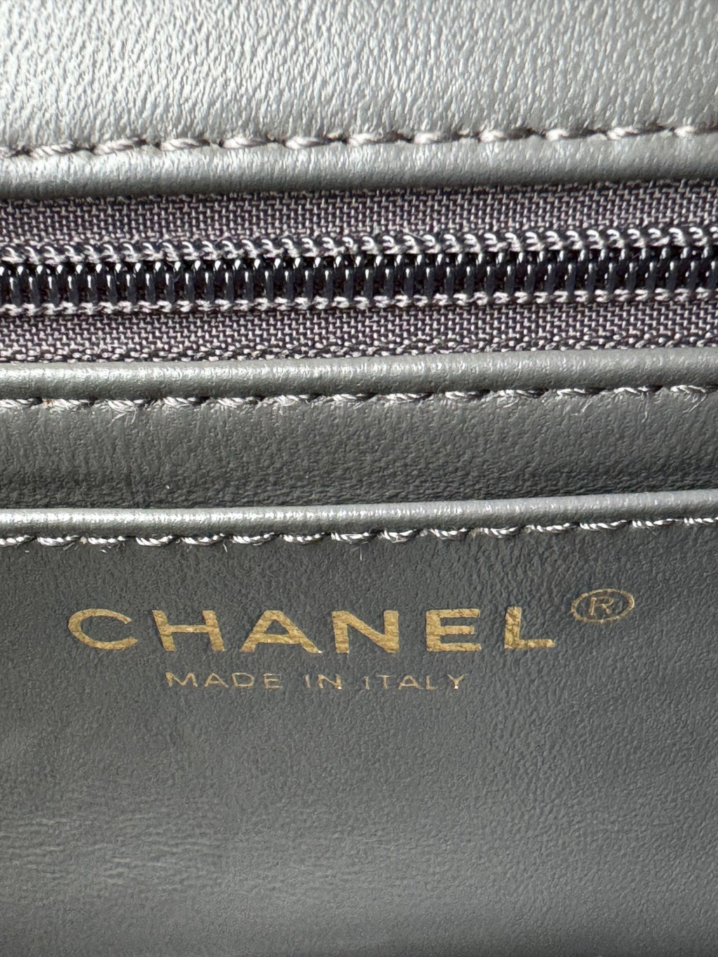 24c mini flap bag 20cm with top handle grey patent calfskin