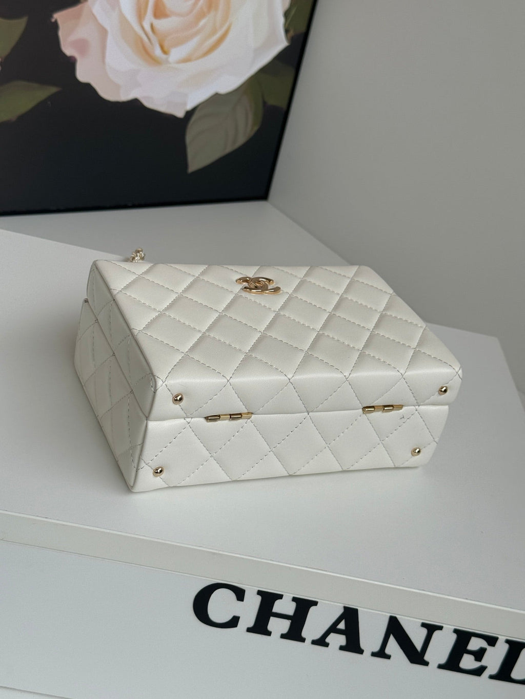 SMALL BOX BAG 18 IN WHITE LAMBSKIN GOLD HARDWARE