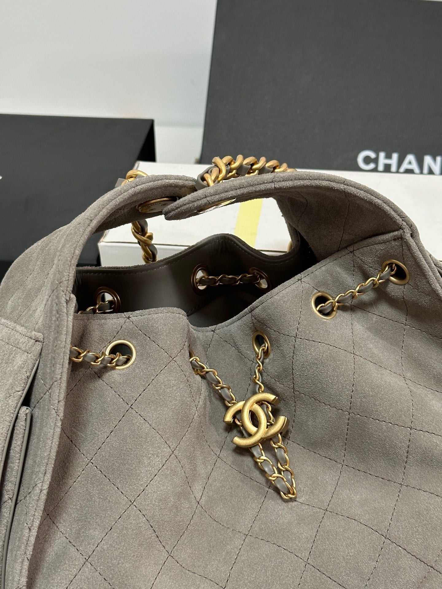 CC 25C Hobo Bag 30cm Grey Suede