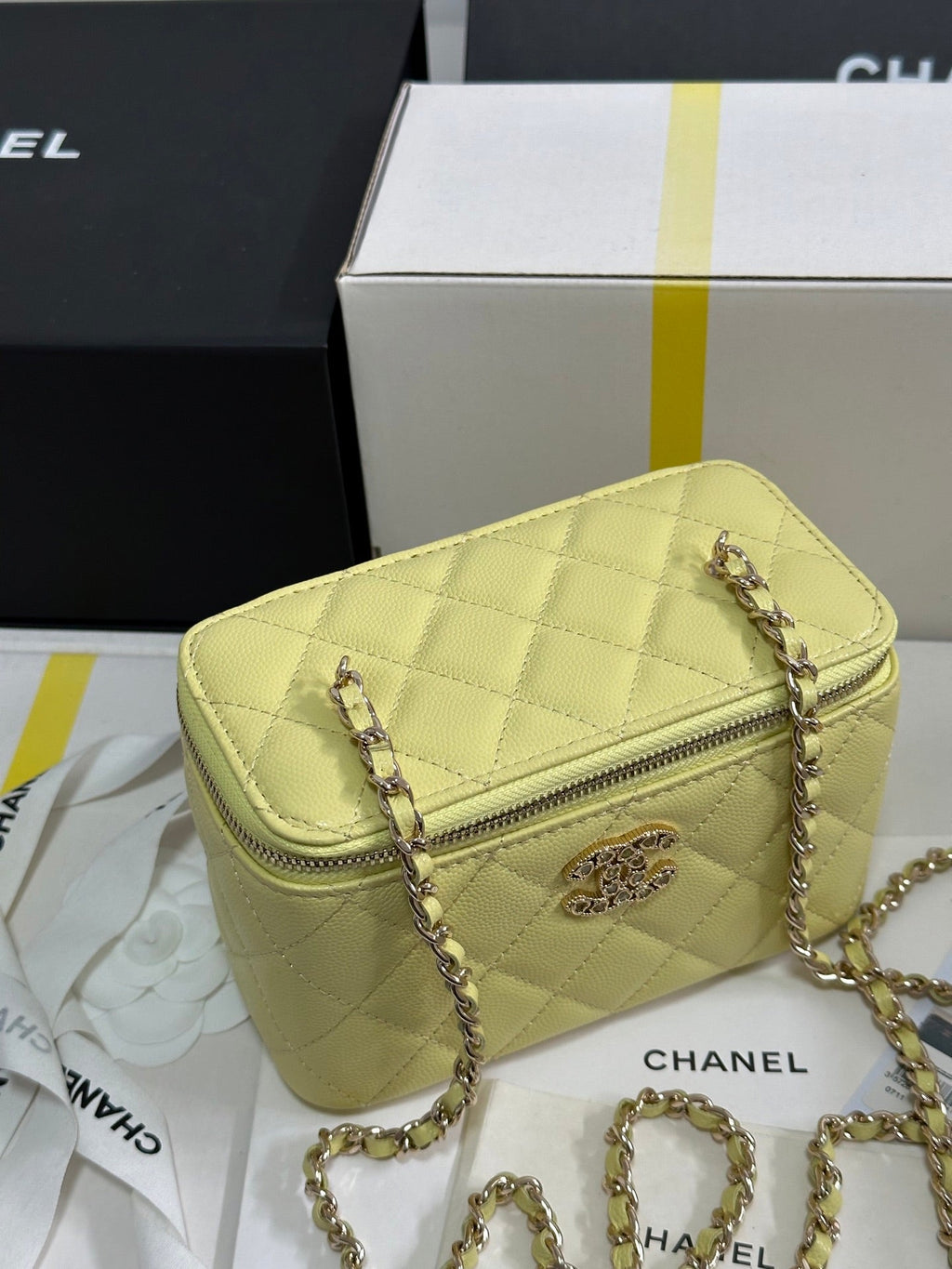 CC 25C Vanity Case 17cm Yellow Caviar Leather Heart Rhinestone Light Gold Hardware 243418