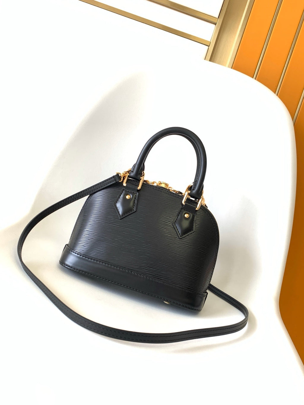 LVxTM Alma BB Handbag 18cm Black Epi Cowhide Metal GHW