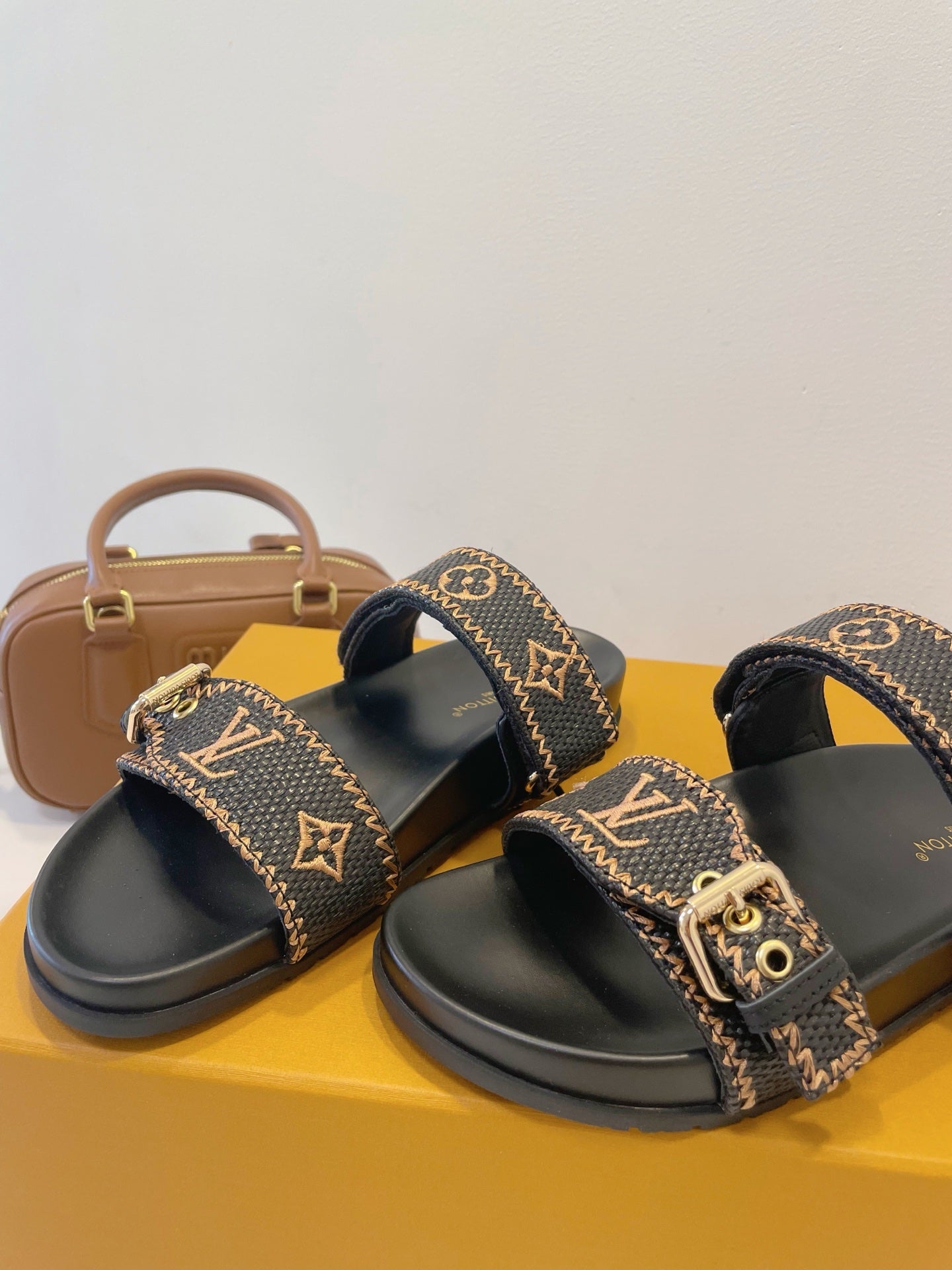 Bom Dia Flat Comfort Mule Brown Black Monogram Embossed Print Classic 241335