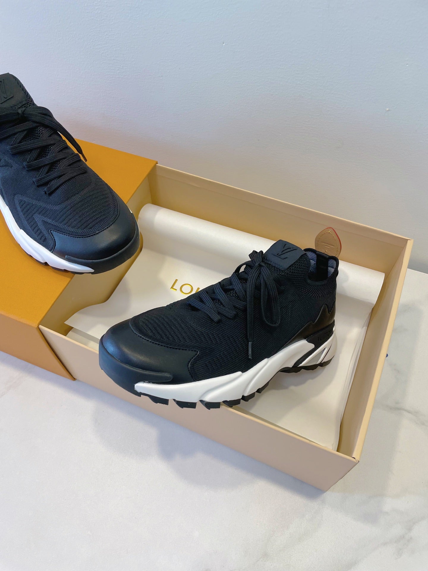 LV Runner Tatic Sneaker Black Frabic 500224
