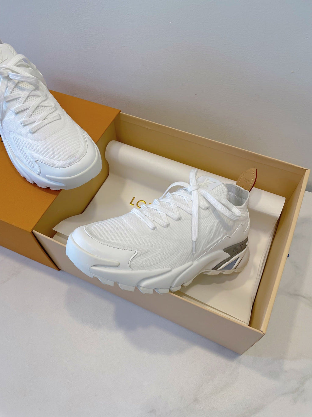 LV Runner Tatic Sneaker White Frabic 500227