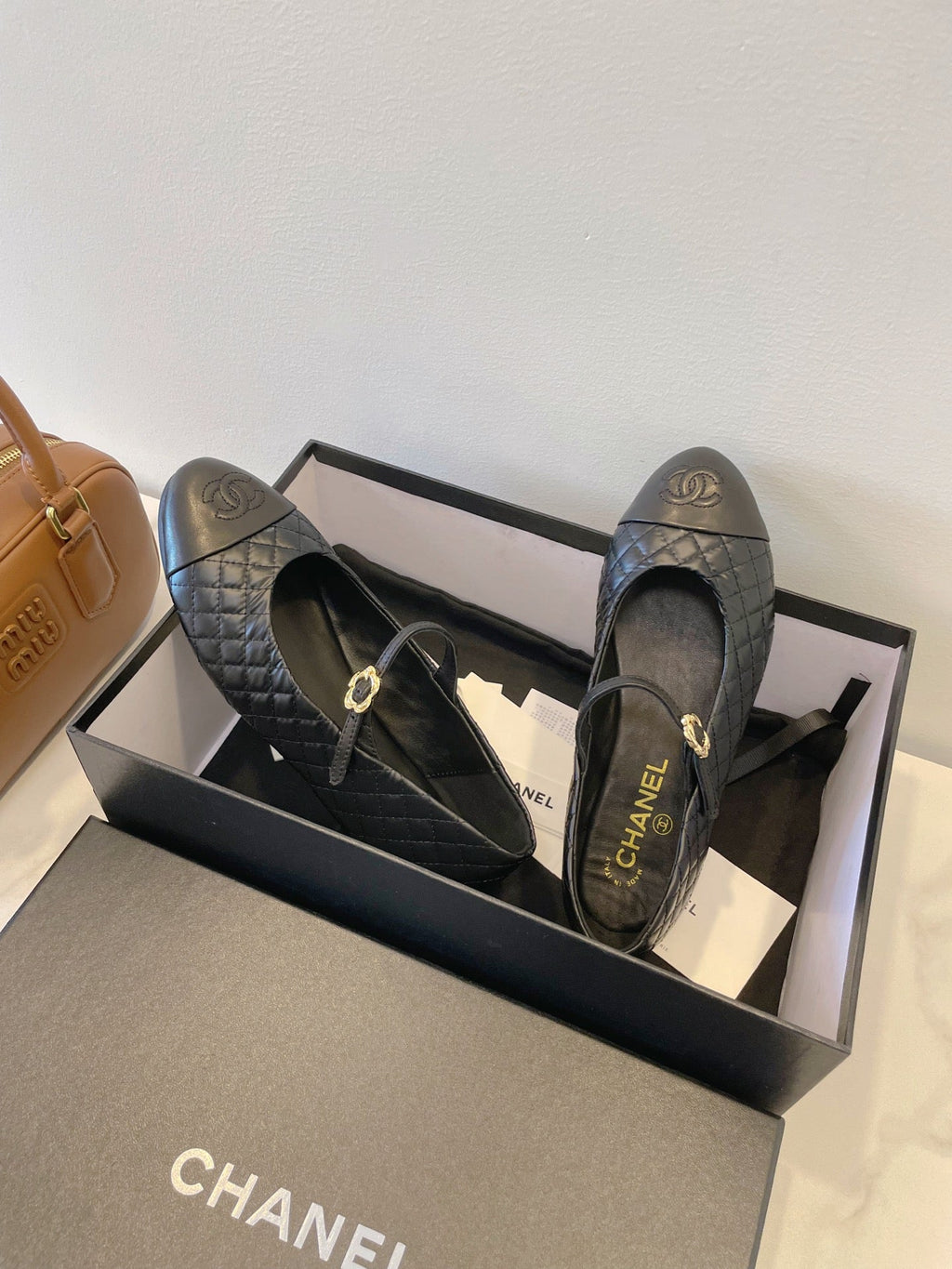 CC 25A Ballet Flat With Strap Quited Black Sheepskin 530539