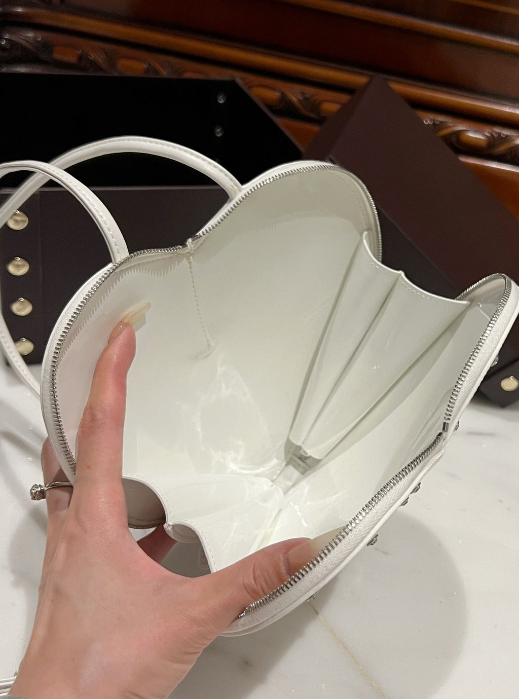 LE COEUR BAG 21 IN WHITE PATENT CALFSKIN ATTACHED STRASS