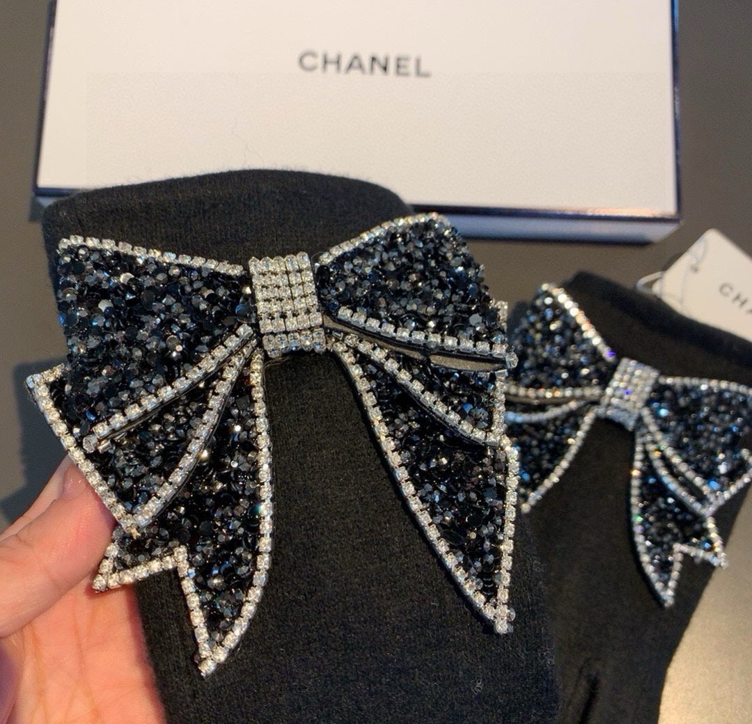 GLOVES IN BLACK WOOL WITH RHINSTONES 429247