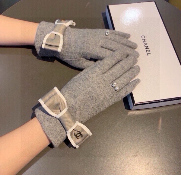 CC GLOVES IN PALE GRAY WOOL WITH BOW 463856