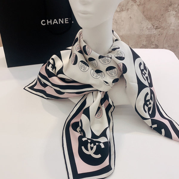 CC Square Scarf 90 CM In Light Pink Mix White Black Silk Twill 288717