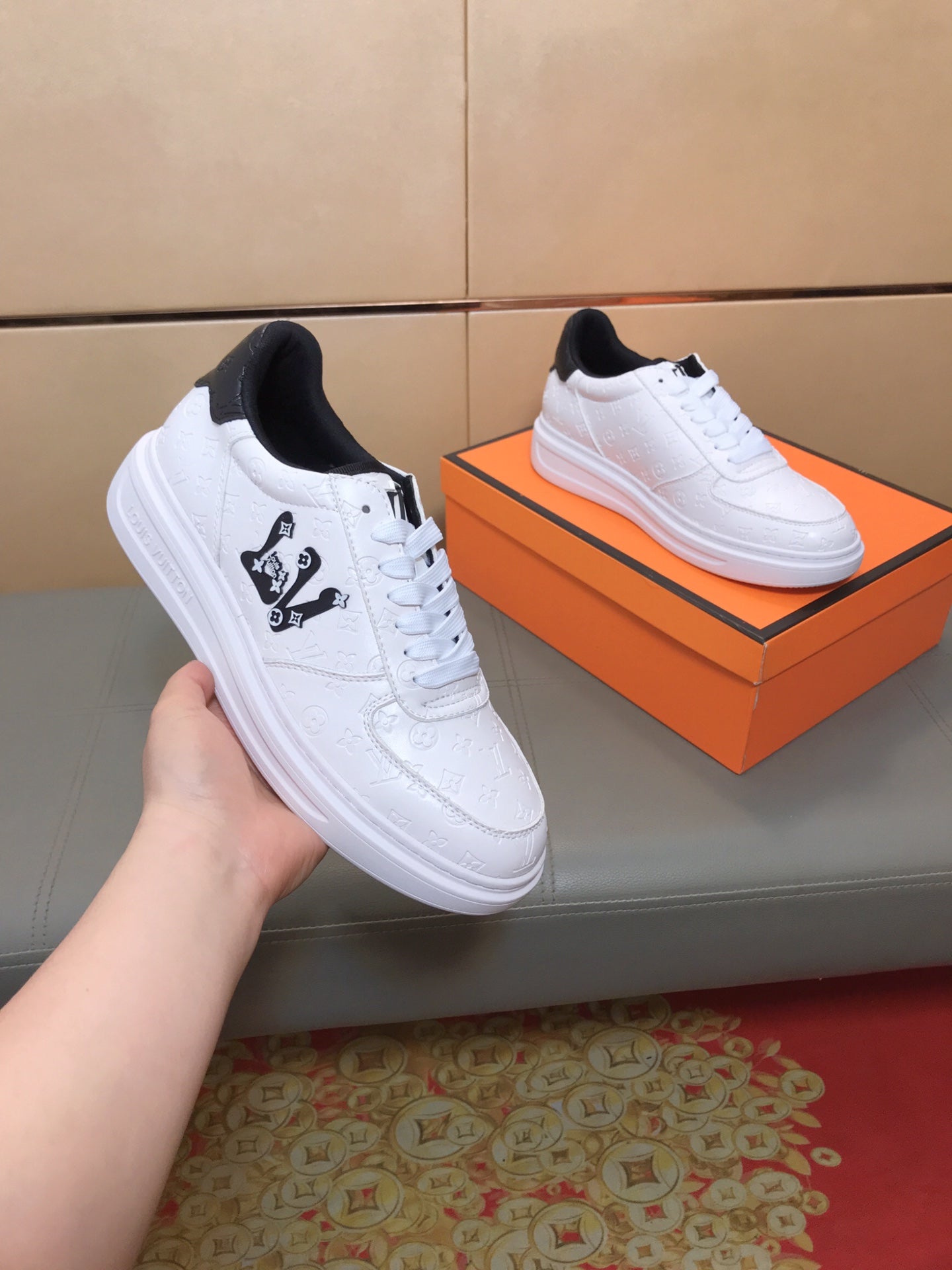 LV TRAINER SHOES IN WHITE AND BLACK CALFSKIN
