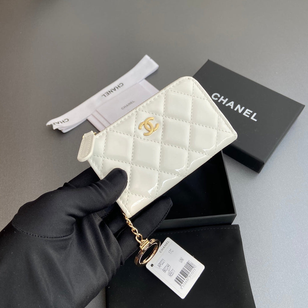 CC Hook & Chain Zipper Card Holder White Patent GHW 234739