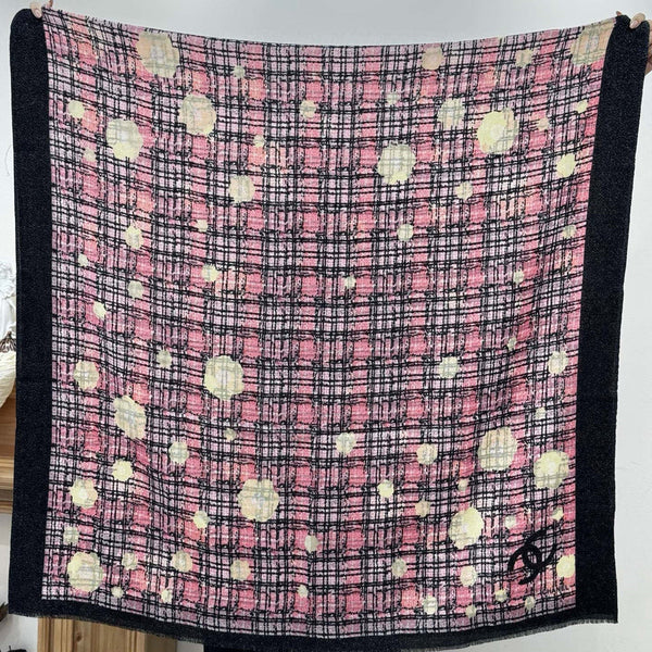 CC 25 Camellia Scarf 110cm Black Pink Cashmere 293163