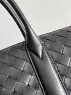 BV 25 Zipped North-South Tote 33.5cm Black Intrecciato Leather