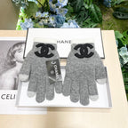 GLOVES IN DOVE GRAY WOOL WITH BLACK LOGO 425404