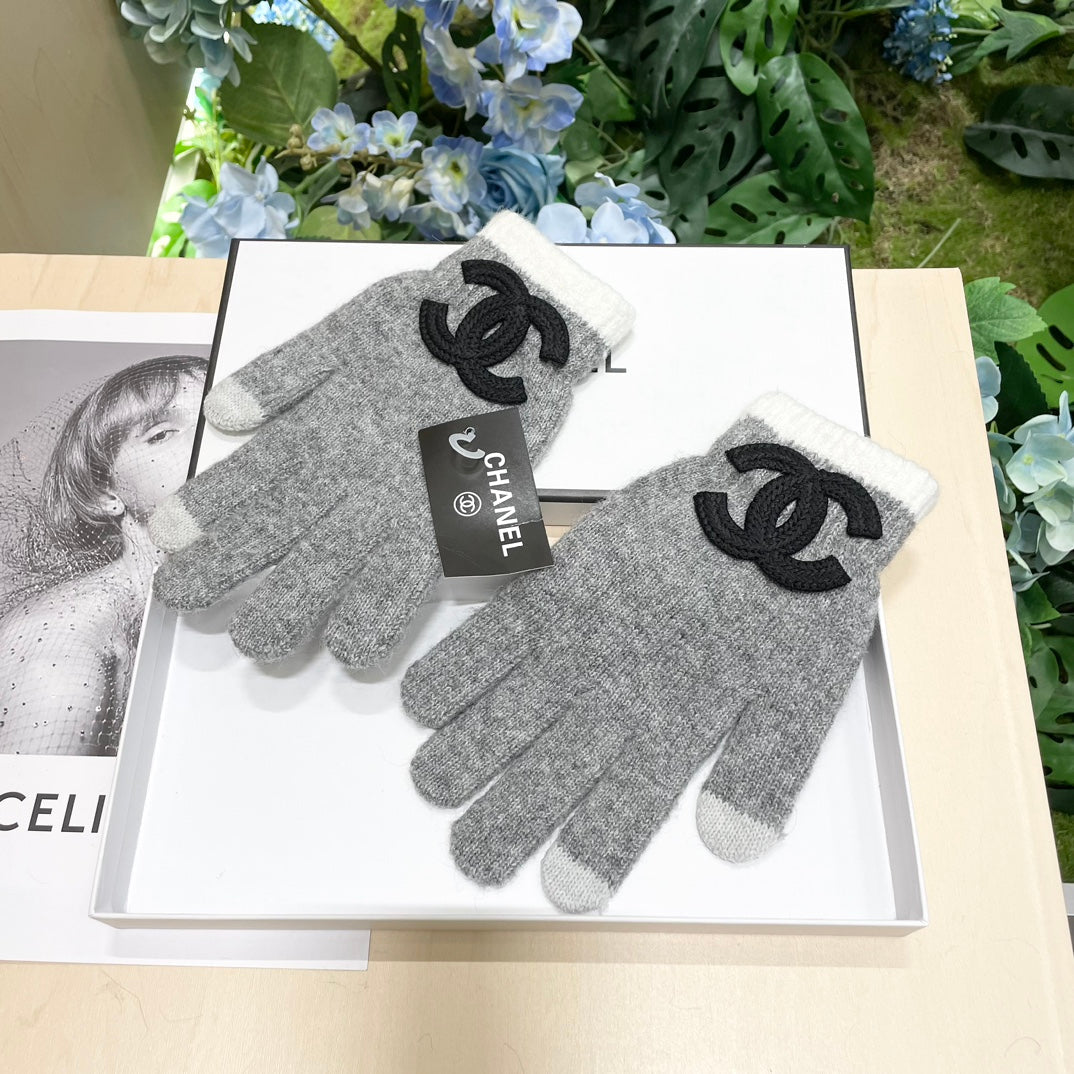 GLOVES IN DOVE GRAY WOOL WITH BLACK LOGO 425404