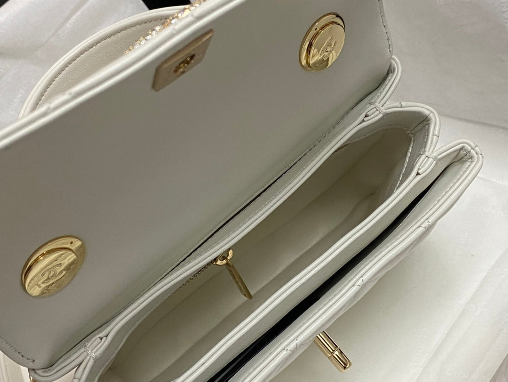 MINI FLAP BAG 19 IN WHITE CALFSKIN DIAMOND LOGO