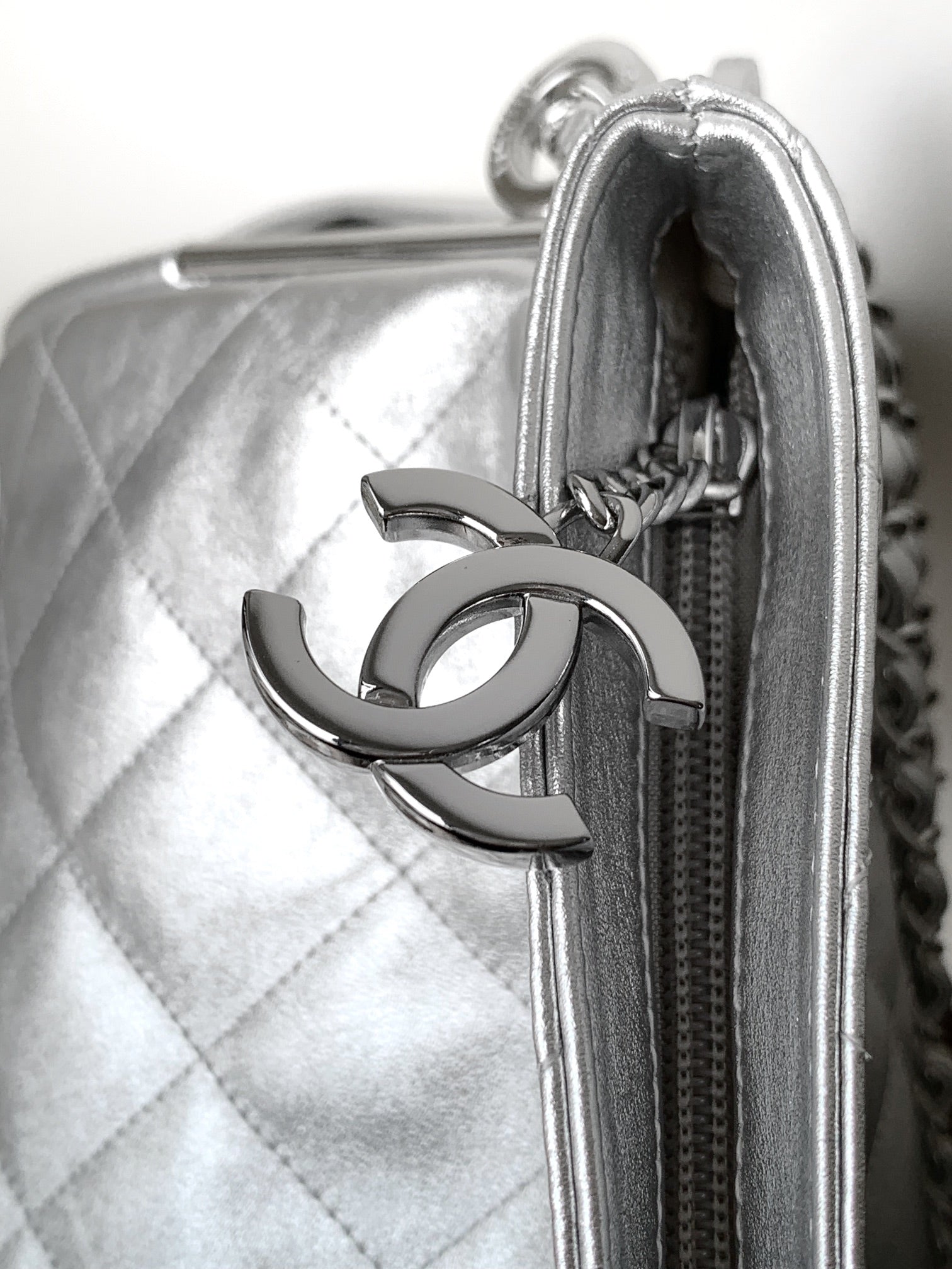CC Vintage Hobo Bag 40cm Silver Metalic Lambskin Silver Hardware