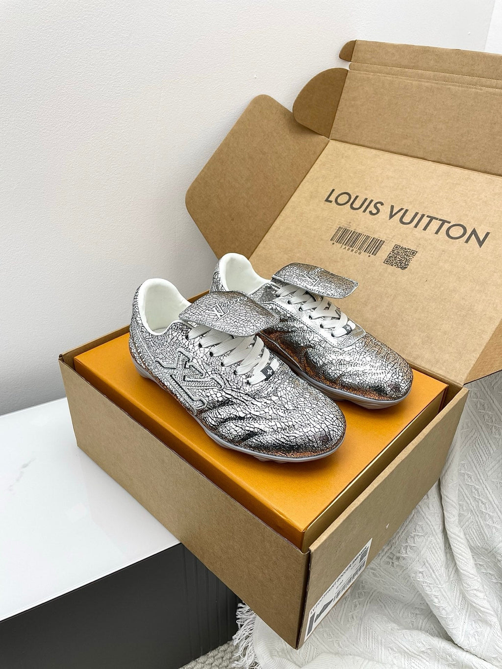 LV Footprint Sneaker Sliver Metalic Leather 611171