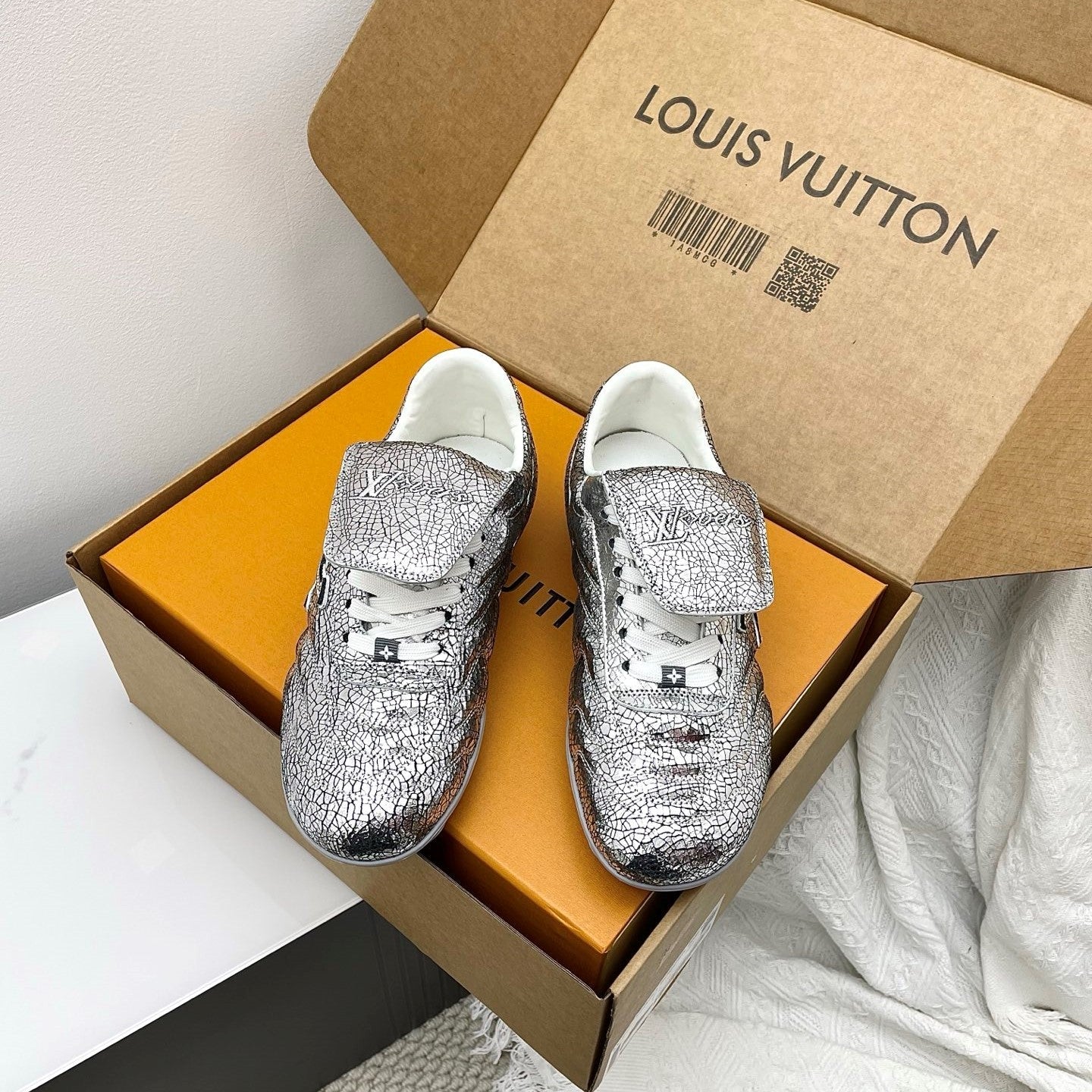 LV Footprint Sneaker Sliver Metalic Leather 611171