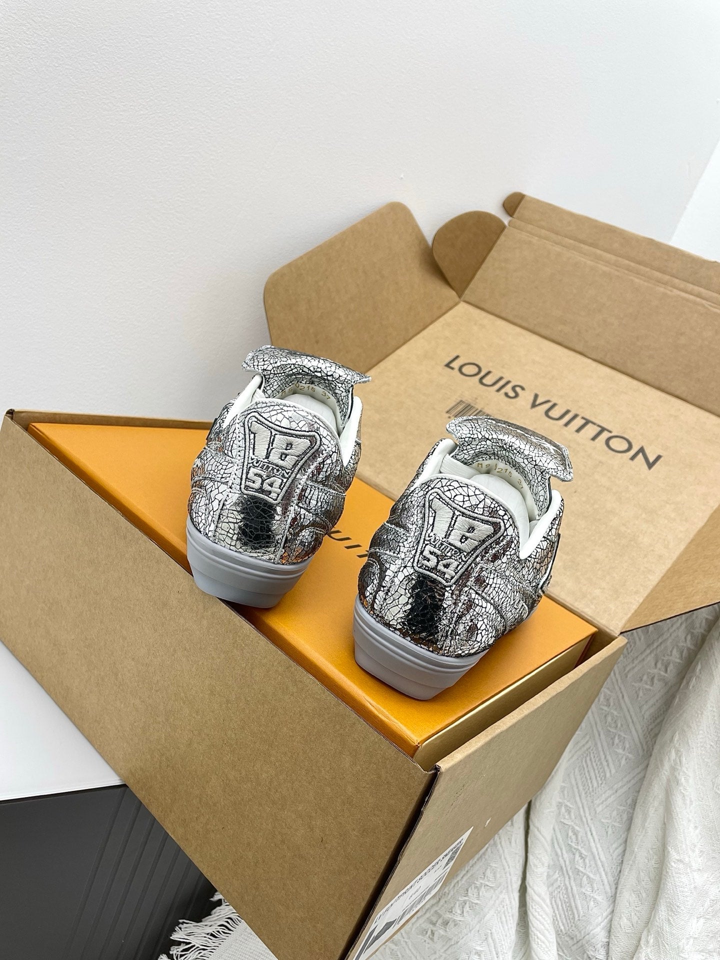 LV Footprint Sneaker Sliver Metalic Leather 611171