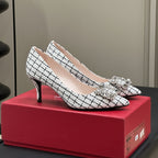 Flower Strass Buckle Pump 85 White Black Fabric