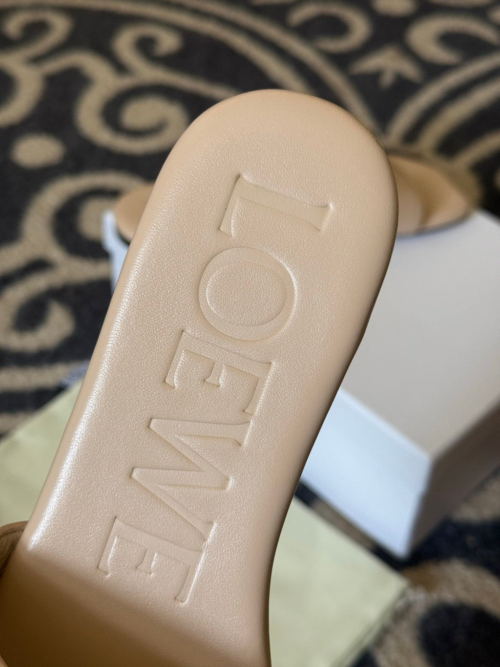 Loewe 25 Pebble Slide Beige Calfskin