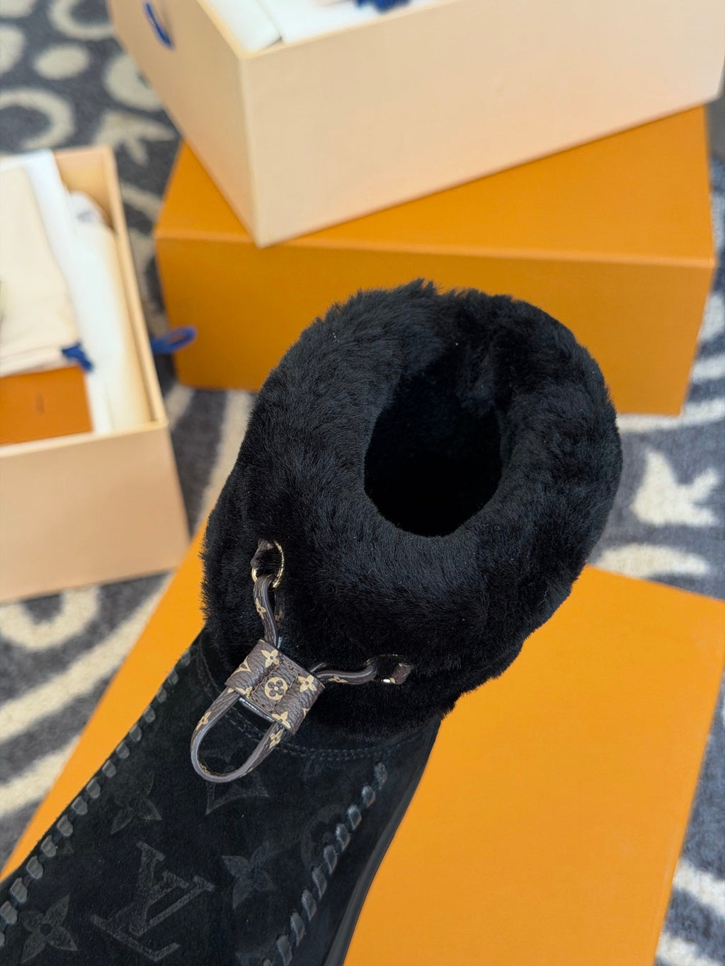 LV 25 Snow Boots Black Monogram Suede 576947