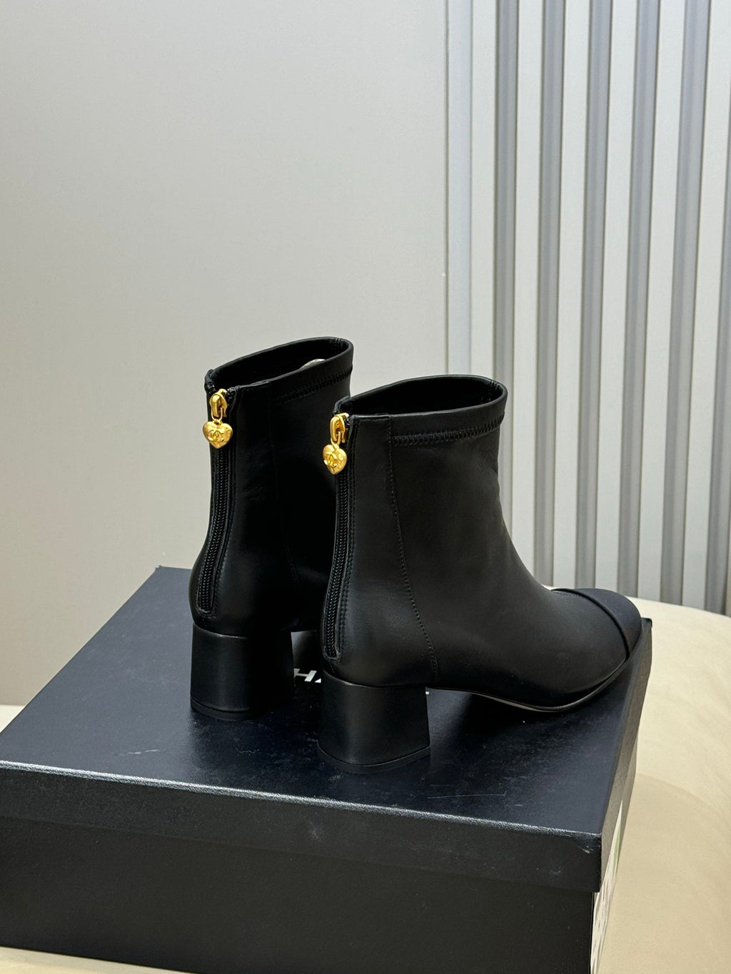 CC 26FW Ankle Boot Black Sheepskin Fabric 621274