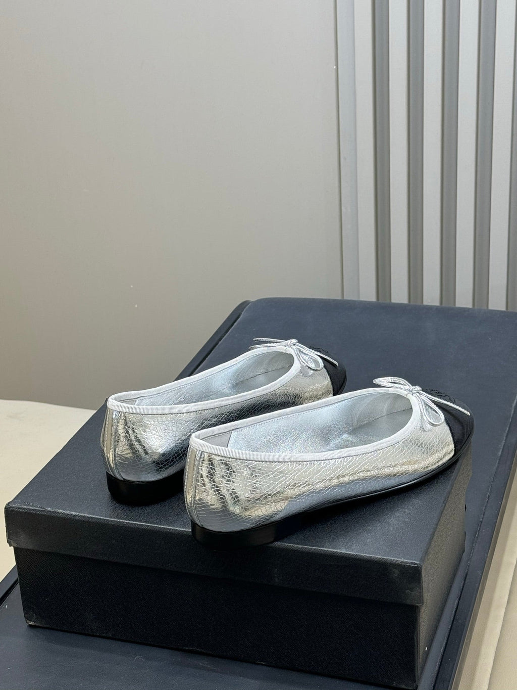 CC 26ss Ballet Flats Black Sliver Leather Fabric 623150