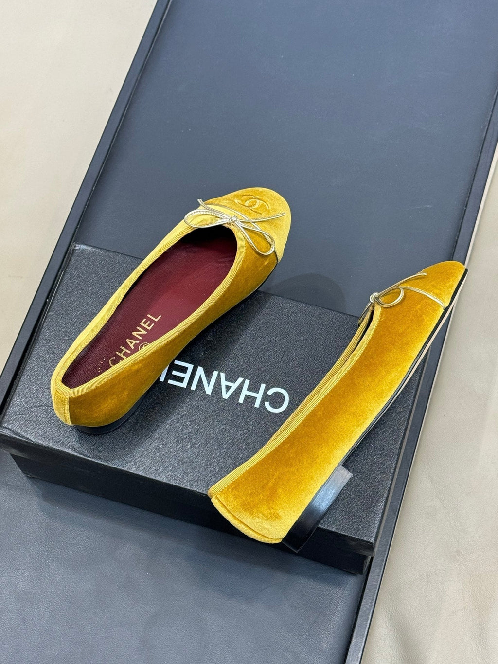 CC 26ss Ballet Flats Yellow Velvet 623154