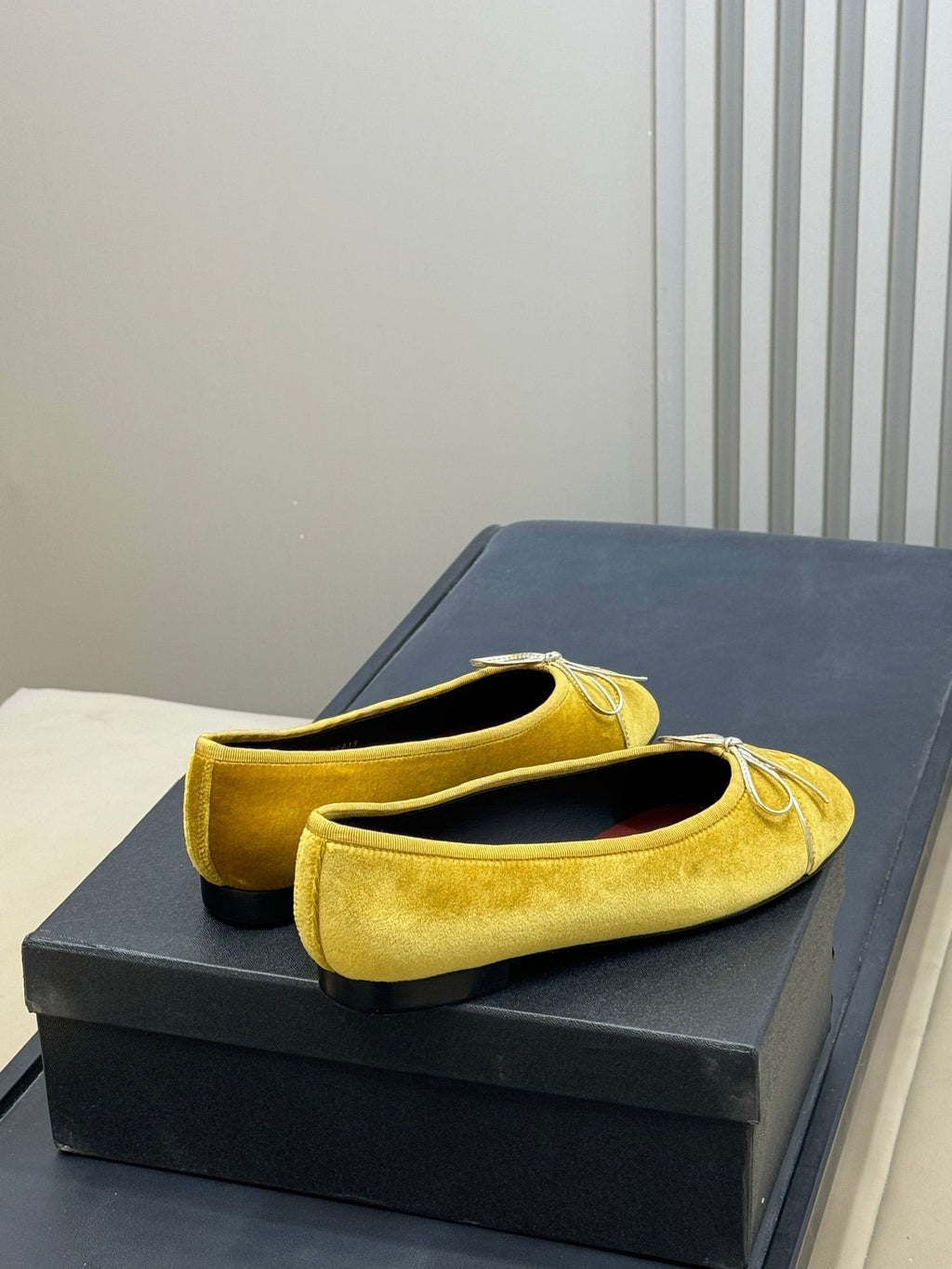 CC 26ss Ballet Flats Yellow Velvet 623154