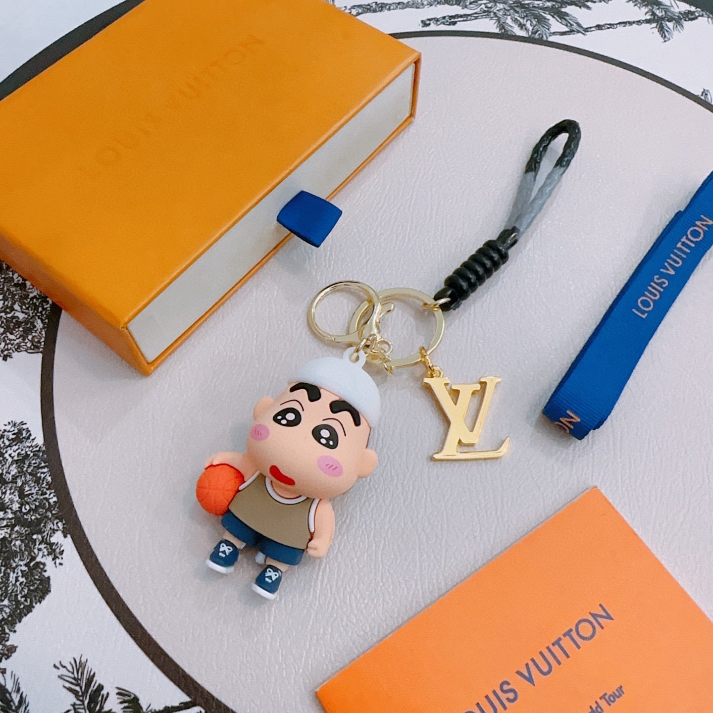 LV Shin Charm
