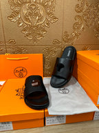 HM CIRCLE CUT SANDAL BLACK CALFSKIN