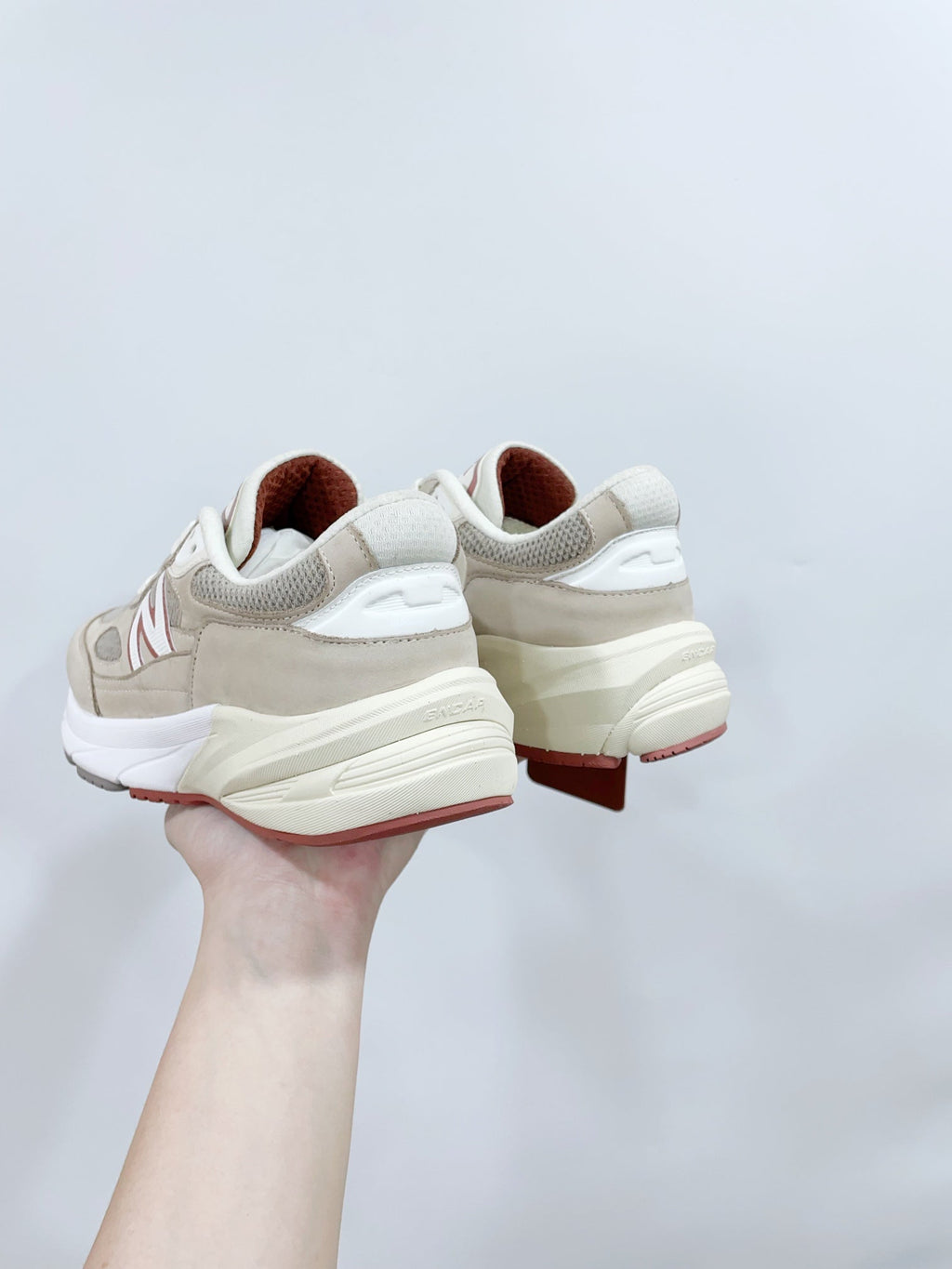 LP x NB 990v6 Sneaker 45mm white grey pink suede and mesh fabric