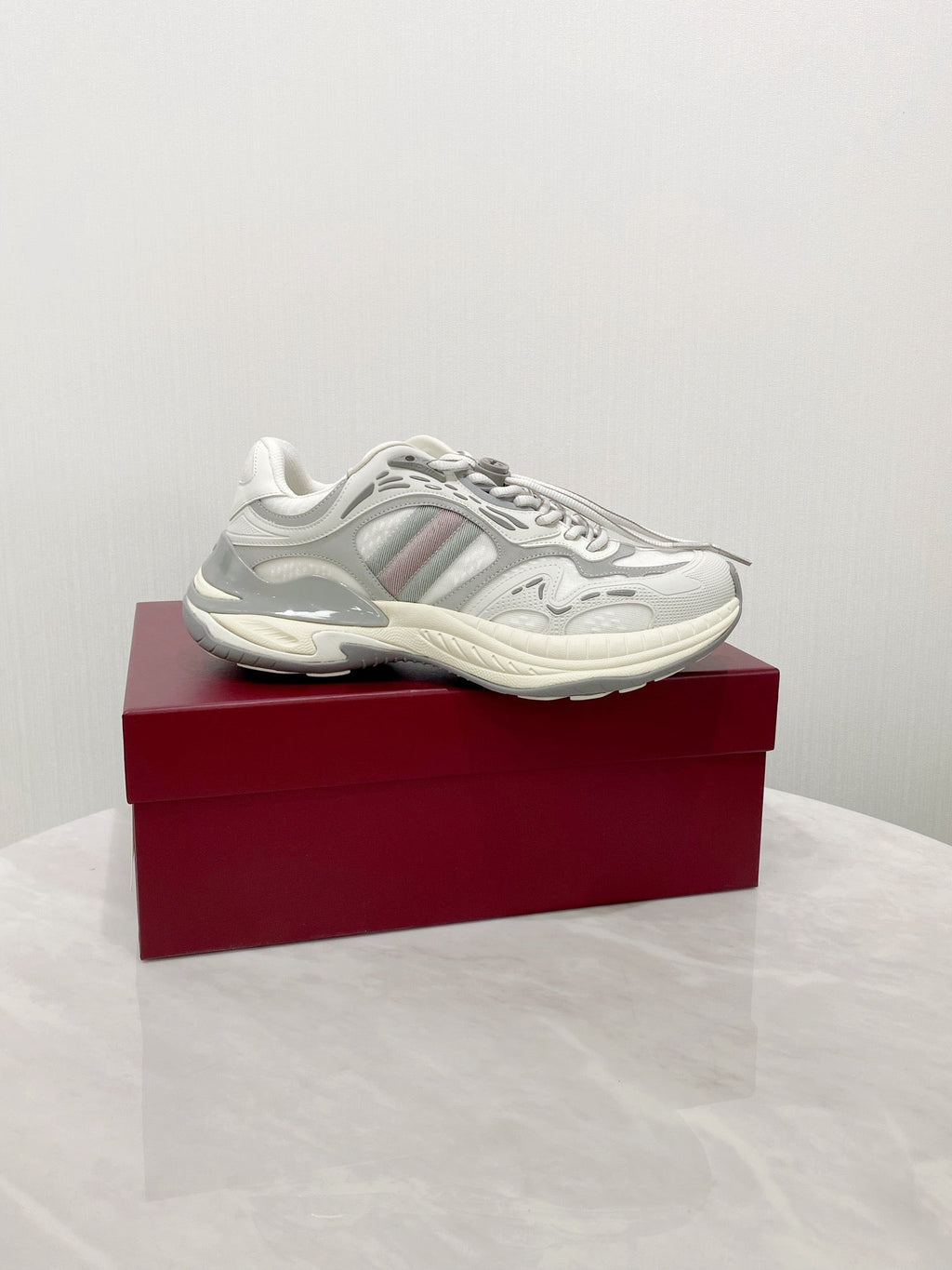 GG 2.0 Low Top Sneakers Grey White Mesh Leather 675578