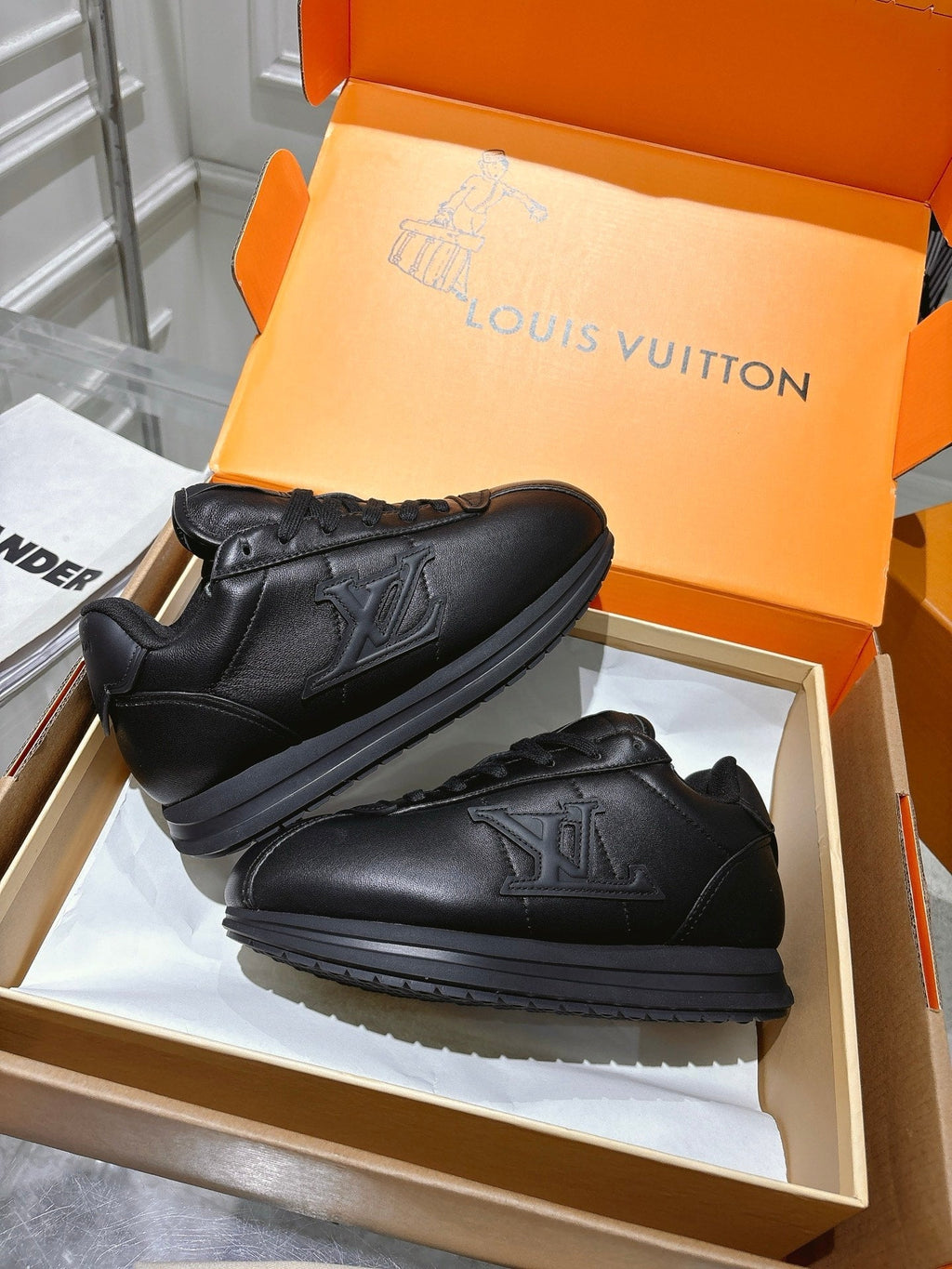 LV BUTTERSOFT Sneaker Black Cowhide 476980