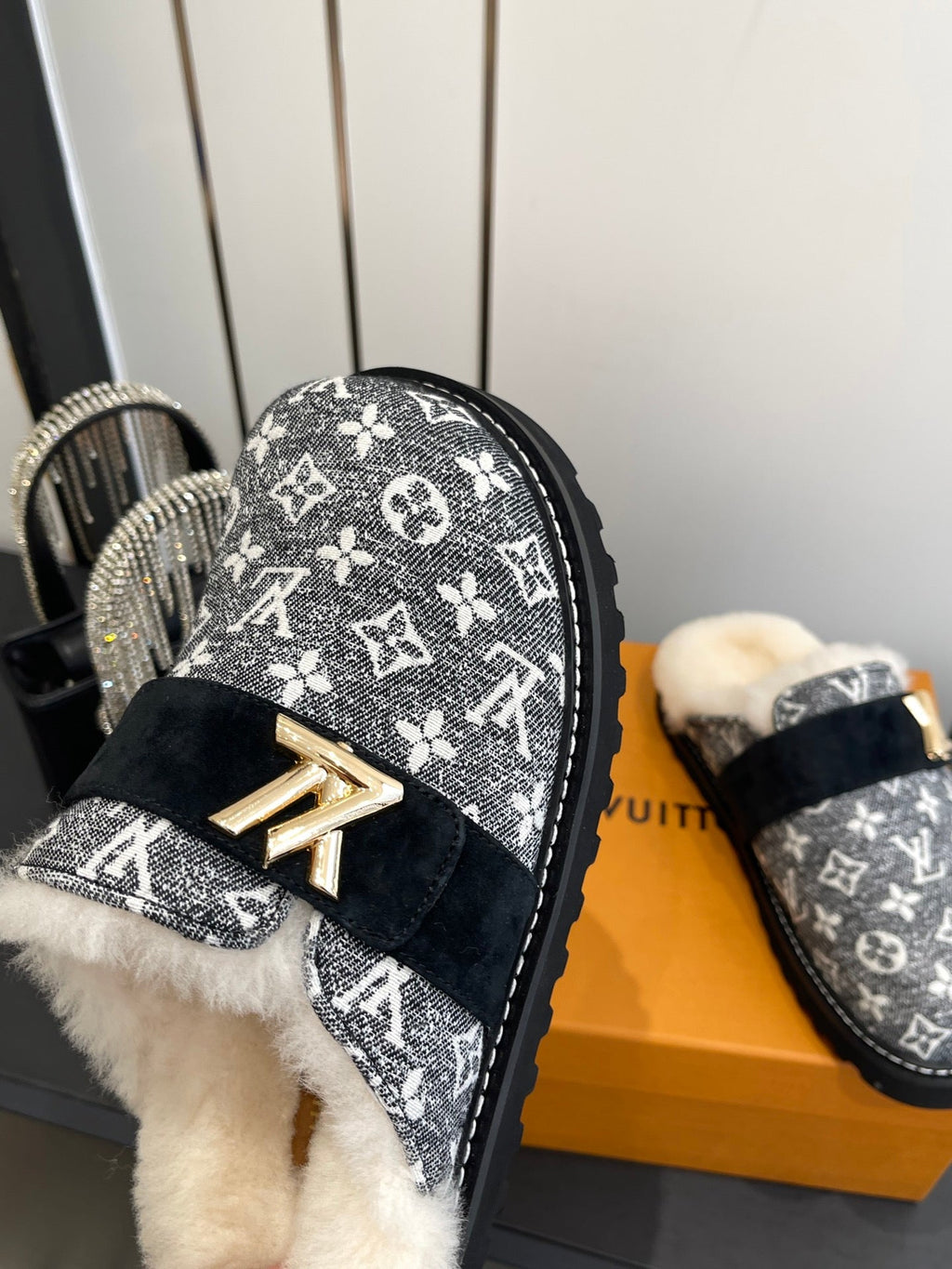 LV Cosy Flat Slippers Comfort Clog Black Grey BeigeLeather  Monogram Fur 533468